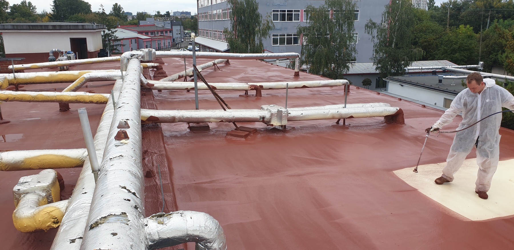 Hydroizolacja dachu płaskiego pianką PUR
